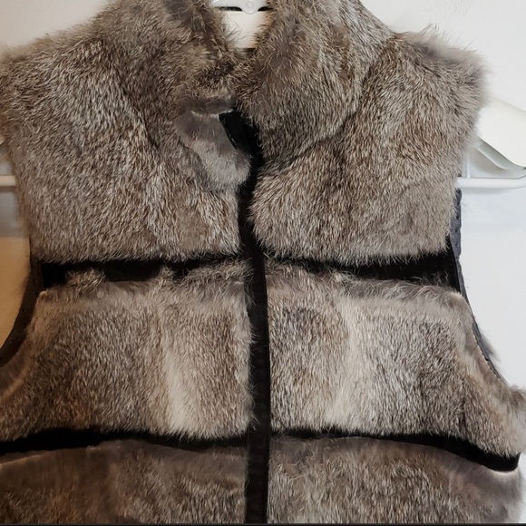 Club Monaco Genuine Rabbit/ Leather Hook Closure Vest sz Sm - Picture 3 of 7